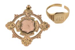A HALLMARKED 9CT GOLD SIGNET RING AF & MEDAL FOB PENDANT