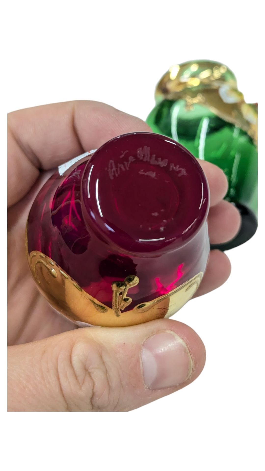 PAIR OF 20TH CENTURY TRE FUOCHI VENETIAN GLASS BUD VASES - ONE SIGNED - Image 4 of 4