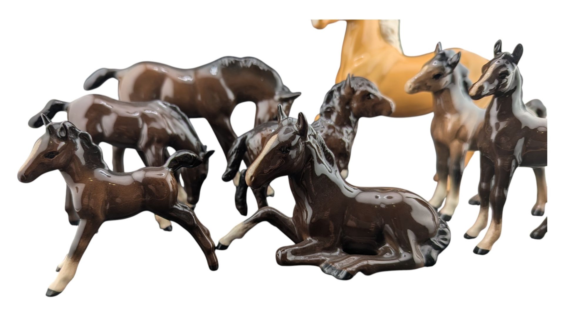 COLLECTION OF LATE 20TH CENTURY BESWICK & ROYAL DOULTON PORCELAIN HORSE FOAL FIGURES - Image 4 of 7