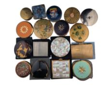 COLLECTION OF 20TH CENTURY VINTAGE ASSORTED BEAUTY COMPACTS