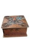 EARLY 20TH CENTURY ARTS & CRAFTS LIDDED BOX