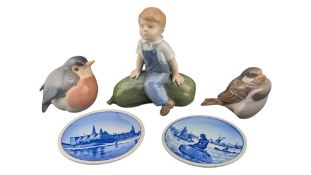 ROYAL COPENHAGEN - THREE 20TH CENTURY PORCELAIN FIGURES W/ TWO MINIATURE PLATES