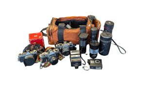 COLLECTION OF VINTAGE 20TH CENTURY CAMERAS & ACCESSORIES