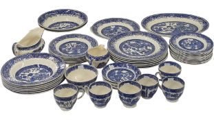 A COLLECTION OF WASHINGTON OLD WILLOW BLUE / WHITE CHINA