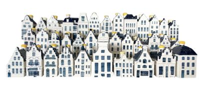 36 CHARACTERISTIC OLD DUTCH HOUSES MINIATURES OF DUTCH YOUNG JENEVER X KLM BY BOLS