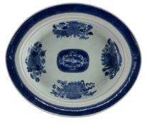 19TH CENTURY CHINESE EXPORT BLUE & WHITE OBLONG CHARGER IN THE FITZHUGH PATTERN