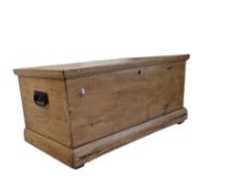19TH CENTURY VICTORIAN CENTURY PINE CHEST