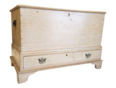 19TH CENTURY VICTORIAN PINE BLANKET BOX