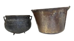 EARLY 19TH CENTURY CAST IRON COOK POT / CAULDRON