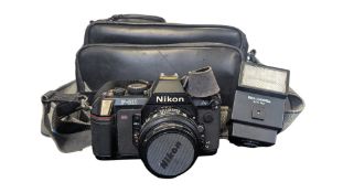 LATE 20TH CENTURY VINTAGE NIKON F-501 AF FILM CAMERA W/ NIKKOR LENS & CASE