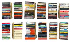 PENGUIN - A COLLECTION OF c200 PENGUIN PAPERBACKS, TO INC. GRAHAM GREEN, JOHN LE CARRE ETC.