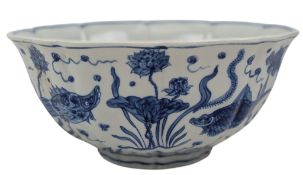 LARGE XUANDE MARK BLUE AND WHITE PORCELAIN BOWL 宣德款 青花鱼莲纹 大盌