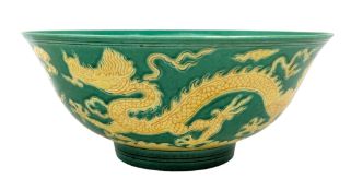 LARGE CHINESE GREEN GROUND YELLOW ENAMELED 'DRAGON' BOWL 宣德款 绿地黄彩龙纹