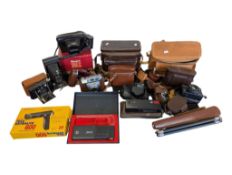 COLLECTION OF VINTAGE 20TH CENTURY CAMERAS & ACCESSORIES