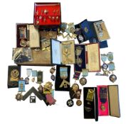 LARGE MIXED LOT OF VINTAGE MASONIC & OTHER FRATERNAL REGALIA