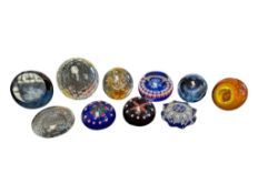 COLLECTION OF LATE 20TH CENTURY STUDIO GLASS PAPERWEIGHTS