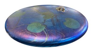 JOHN DITCHFIELD (B. 1952) - LATE 20TH CENTURY STUDIO GLASS LILYPAD PAPERWEIGHT