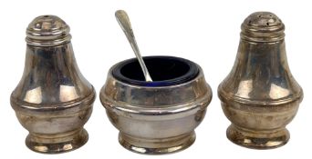 LATE 20TH CENTURY ELIZABETH II HALLMARKED SILVER 3 PIECE CRUET / CONDIMENT SET