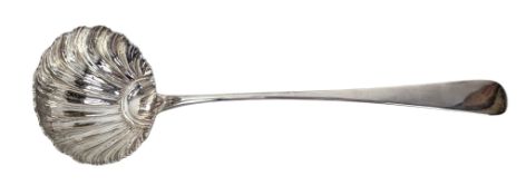 18TH CENTURY GEORGE III HALLMARKED SILVER FLUTED LADLE