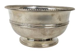 20TH CENTURY GEORGE V HALLMARKED SILVER FOOTED BOWL BY MAPPIN & WEBB