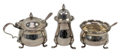 20TH CENTURY GEORGE V HALLMARKED SILVER THREE PIECE CRUET SET