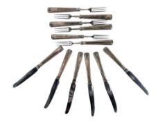 CASED GEORGE V HALLMARKED SILVER HANDLED FRUIT FORKS & KNIVES