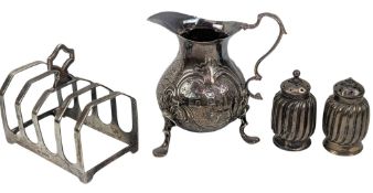 PAIR OF VICTORIAN HALLMARKED SILVER PEPPERETTES & A SILVER CREAMER & TOAST RACK