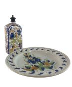 20TH CENTURY DELFT STYLE CERAMIC PLATE & ANITALIAN HAND PAINTED CERAMIC BOTTLE