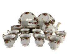 ROYAL ALBERT - OLD COUNTRY ROSSES FINE BONE CHINA PART TEA SERVICE