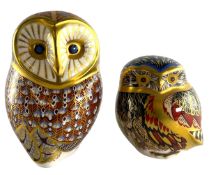 TWO ROYAL CROWN DERBY IMARI PATTERN FIGURINES PAPERWEIGHT OF OWLS
