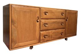 ERCOL FURNITURE - MODEL 468 - MID CENTURY SIDEBOARD CREDENZA