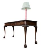 VICTORIAN-STYLE MAHOGANY & LEATHER DESK