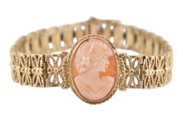 1960S 9CT GOLD & CARVED SHELL CAMEO FANCY LINK BRACELET