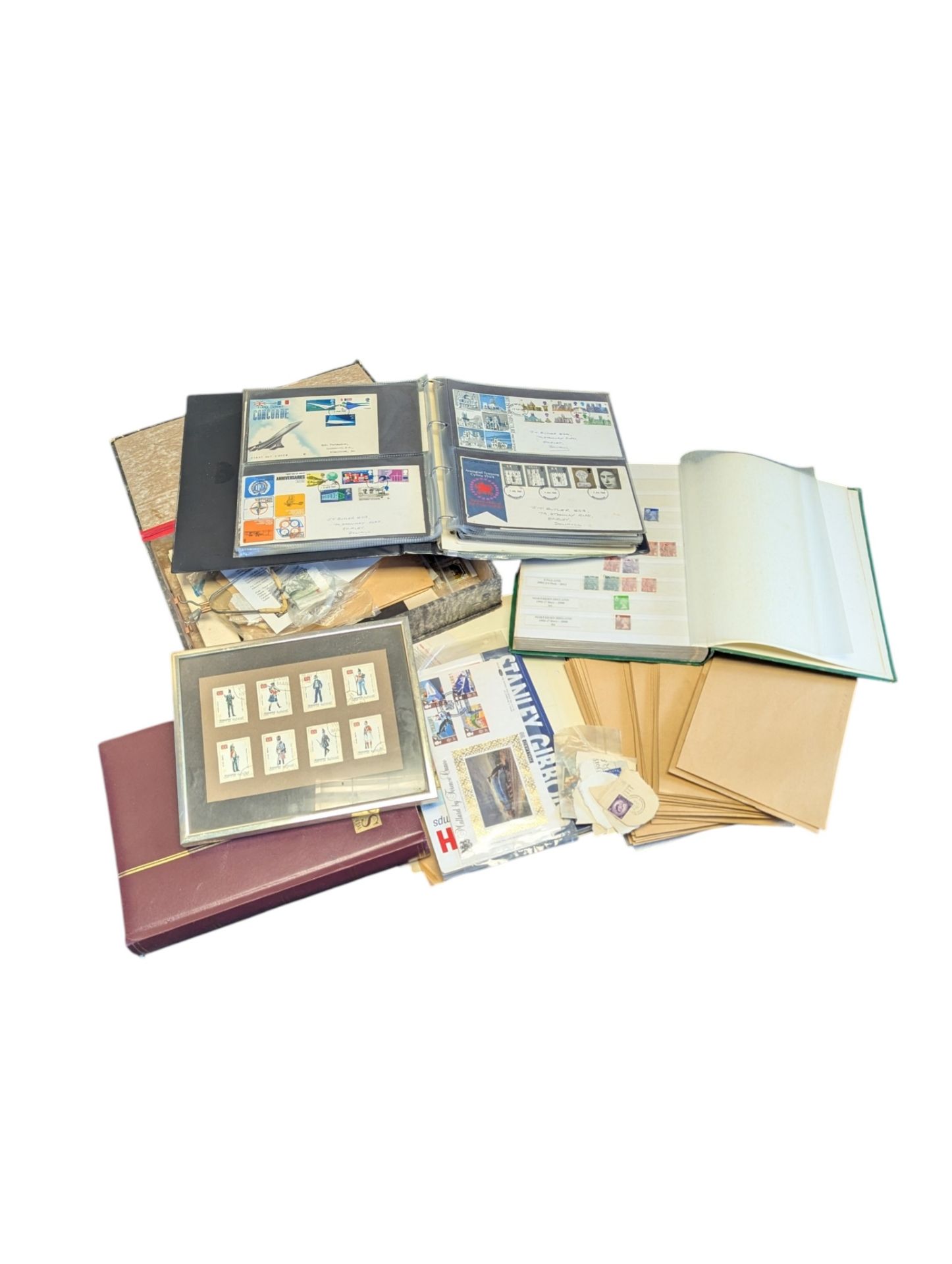 LARGE COLLECTION OF BRITISH & FOREIGN POSTAGE STAMPS