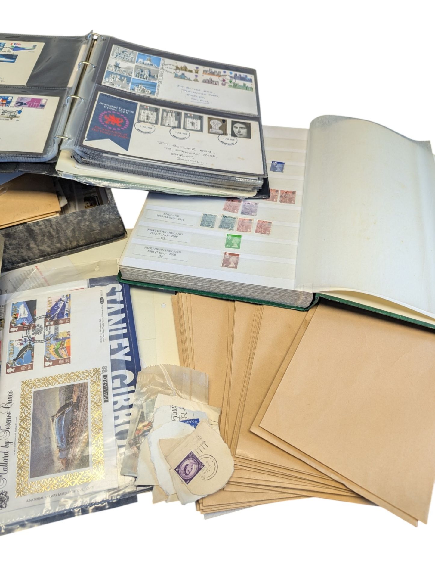 LARGE COLLECTION OF BRITISH & FOREIGN POSTAGE STAMPS - Image 5 of 5