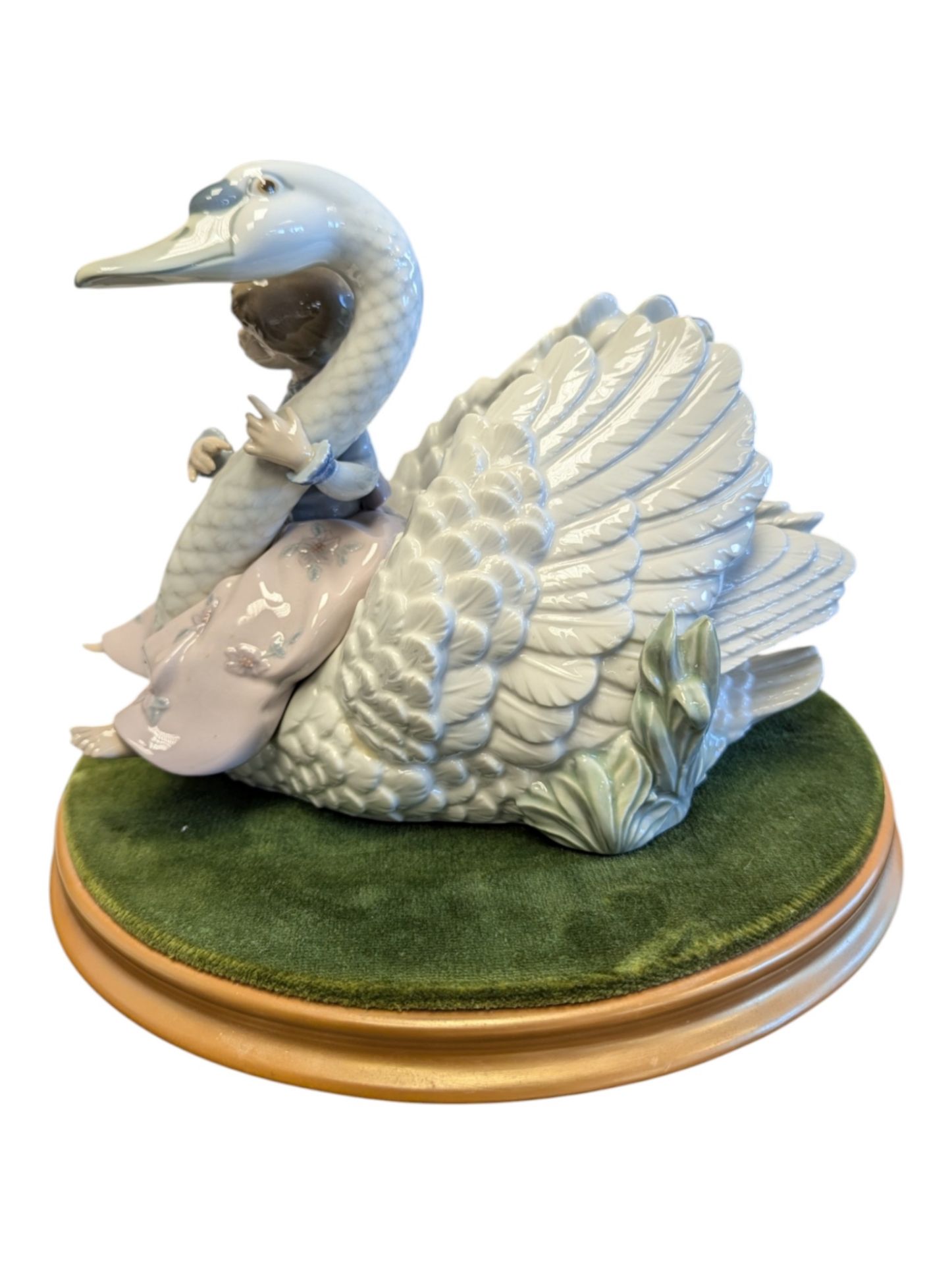 1990S LLADRO SWAN SONG PORCELAIN FIGURE MODEL 5704 - Image 2 of 4