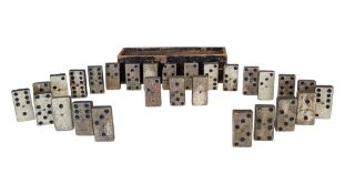 EARLY 20TH CENTURY SET OF WOODEN DOMINOES