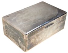 20TH GEORGE V HALLMARKED SILVER & WOOD LINED DESKTOP CIGARETTE BOX