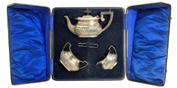CASED EDWARD VII HALLMARKED SILVER 3 PIECE TEA SERVICE & SILVER SUGAR TONGS