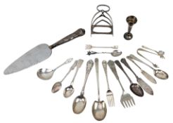 COLLECTION OF HALLMARKED SILVER FLATWARE INCLUDING A GEORGE V TEASPOON