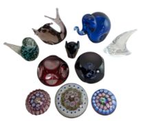 MIXED SELECTION OF 20TH CENTURY STUDIO ART GLASS ANIMALS AND PAPERWEIGHTS