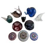MIXED SELECTION OF 20TH CENTURY STUDIO ART GLASS ANIMALS AND PAPERWEIGHTS