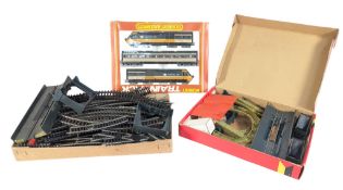 MODEL RAILWAY - HORNBY OO GAUGE R401 LOCOMOTIVE SET & WAGONS