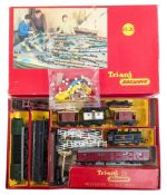 MODEL RAILWAY - VINTAGE TRI-ANG OO GAUGE TRAIN SET