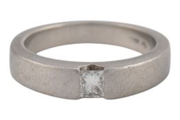 HALLMARKED PLATINUM & DIAMOND RING
