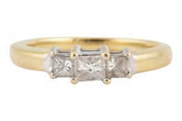 14CT GOLD THREE-STONE DIAMOND RING