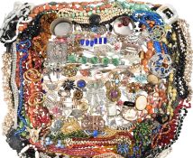 LARGE COLLECTION OF ANTIQUE, VINTAGE & MODERN COSTUME JEWELLERY