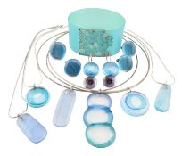 COLLECTION OF ARTISANAL SILVER WHITE METAL & GLASS JEWELLERY