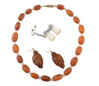 COLLECTION OF VINTAGE JEWELLERY
