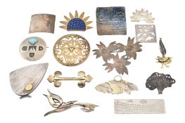 COLLECTION OF SILVER & WHITE METAL ARTISANAL PIECES